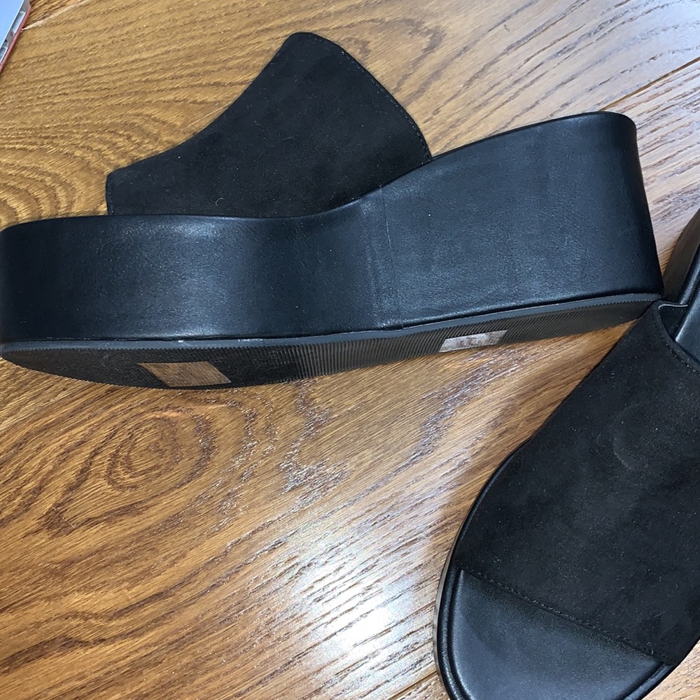 FOREVER 21 Black Platform Sandals - Picture 4 of 6